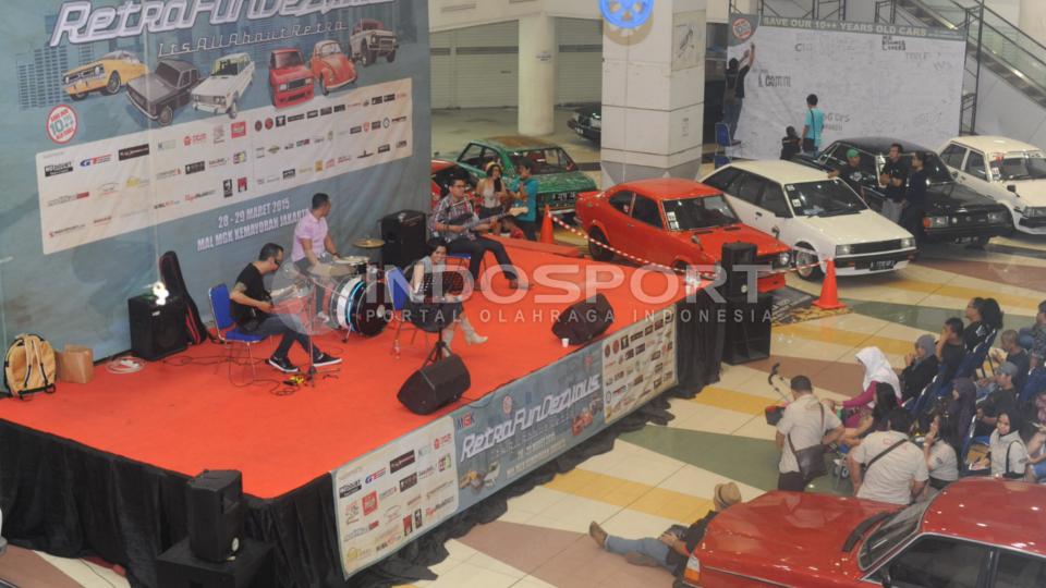 Ratusan mobil klasik berjejer memenui Mall MGK Kemayoran.